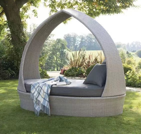 Luxury Patio Rattan Daybed
