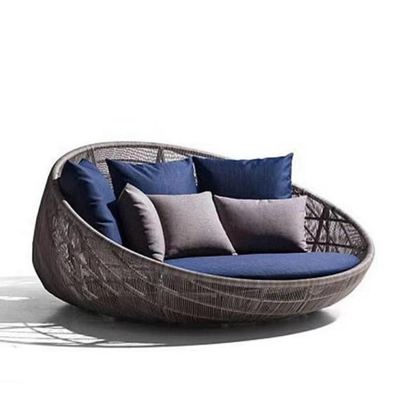 Outdoor Round Daybed with Retractable Canopy Wicker